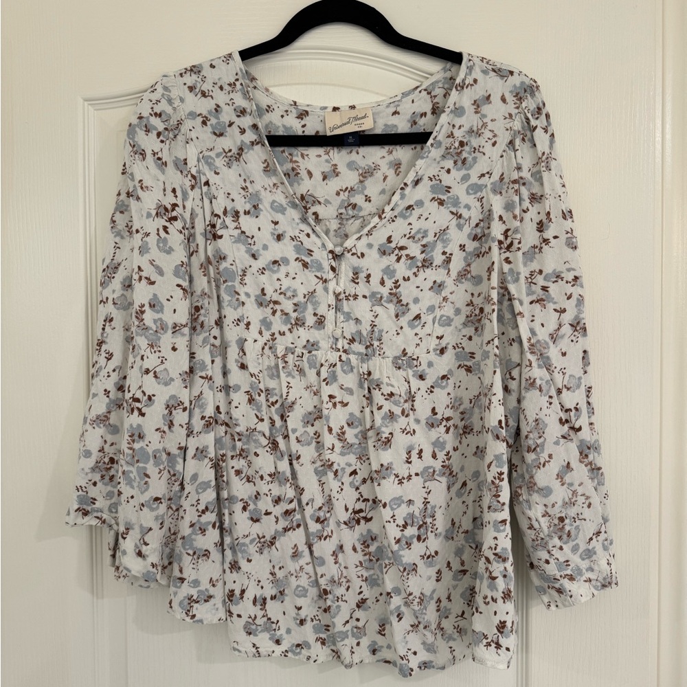 Universal Thread White Floral Blouse